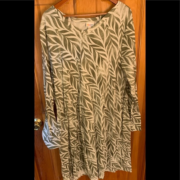 LuLaRoe Dresses & Skirts - LulaRoe 3x Emily dress